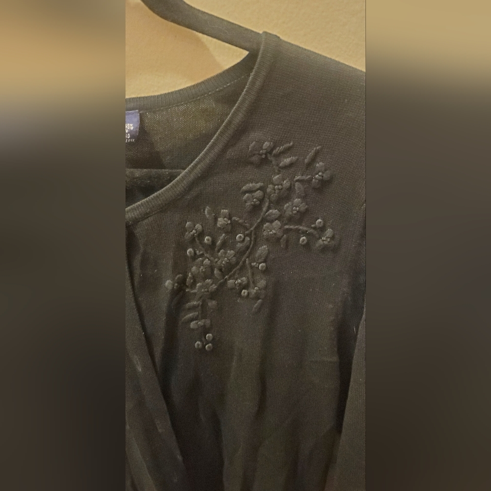 Vintage style black sweater. Medium